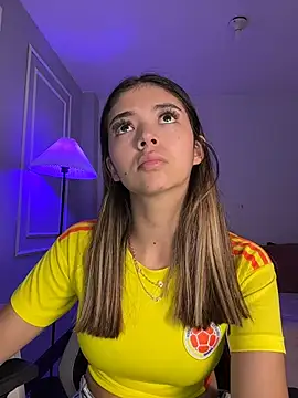 honeymollyx (F young) - PUSSY FINGERING CLOSE UP