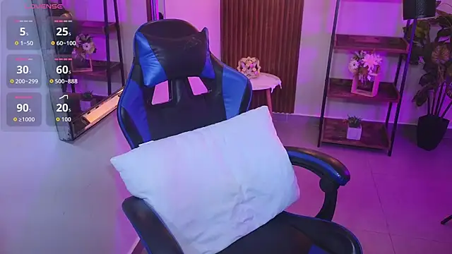 Kenya--Buhle live sex cam