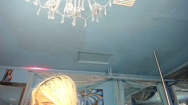 ADRIANNA_FOX's Stripchat show and profile