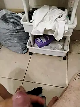 daringprince Live Webcam on Stripchat