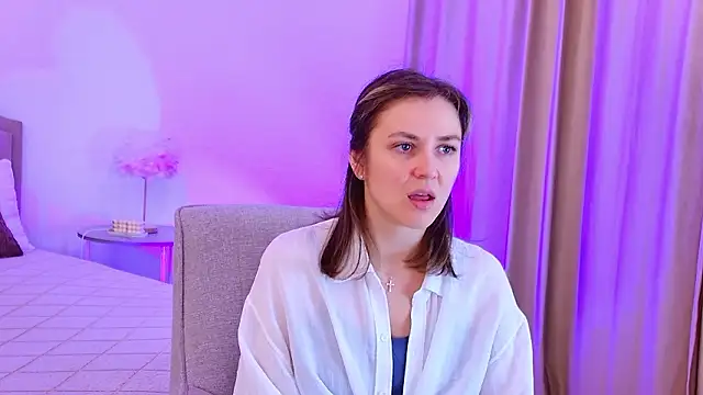 EmeraldGlow live sex cam