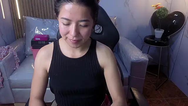 lynn_turner (F young) - Suck dildo