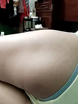 queensoreal (Ask my age) - make me happy ,naked and cum