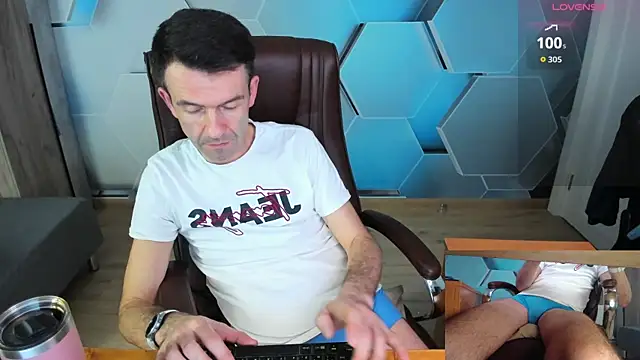 stevetiger (Ask my age) - NAKED