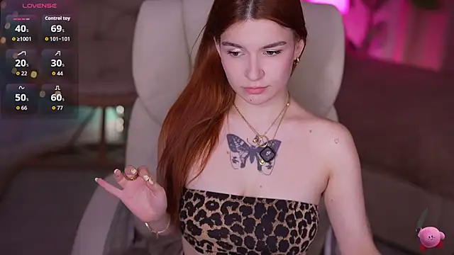 redshinee - RedShinee's free webcam - UK Sex Cams