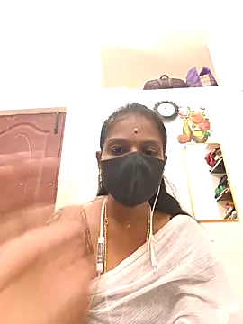 Webcam Model (Tamil_Yalini12) is live