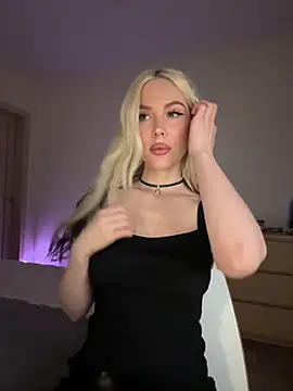 Webcam Model (xDinnax)  is live.Free join now!