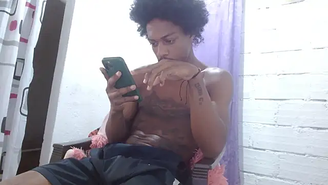 Larry-n-clouds live sex cam