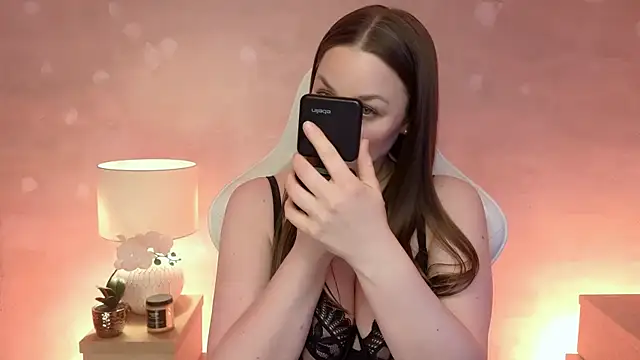 MilaFleur live sex cam