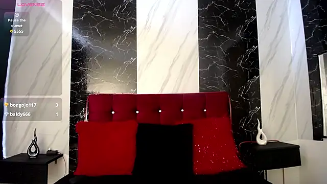 sofiamoreno_ (F milf) - slaps on the buttocks