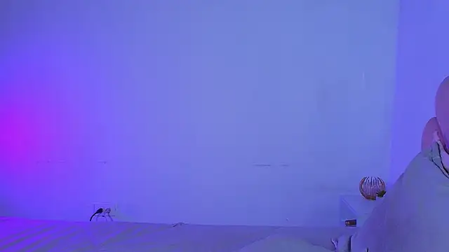 miacolucci18 - MiaColucci18's free webcam - UK Sex Cams