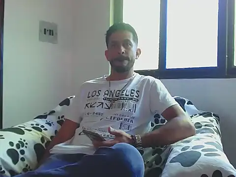 Live gay webcam of 21Latinlover