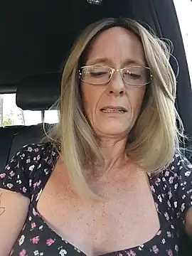 sacha_scorp (F mature) - 3 doigts dans la chatte + Lush