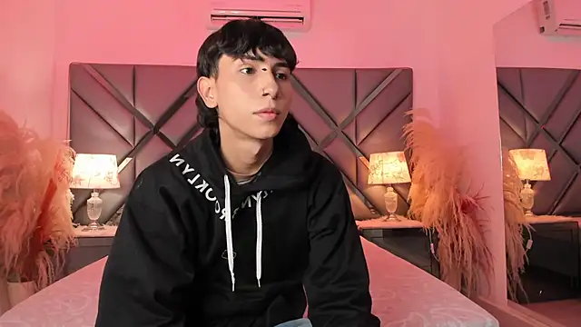 milan_lewiss (M twink) - foxtail 🦊