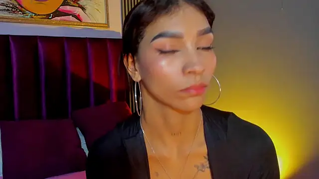 LauraAristizabal live sex cam