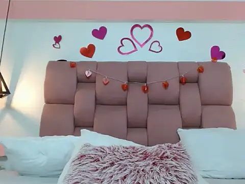 Keilafoxx18 live sex cam