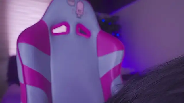 rebecah_1 (F young) - SHOW FEET