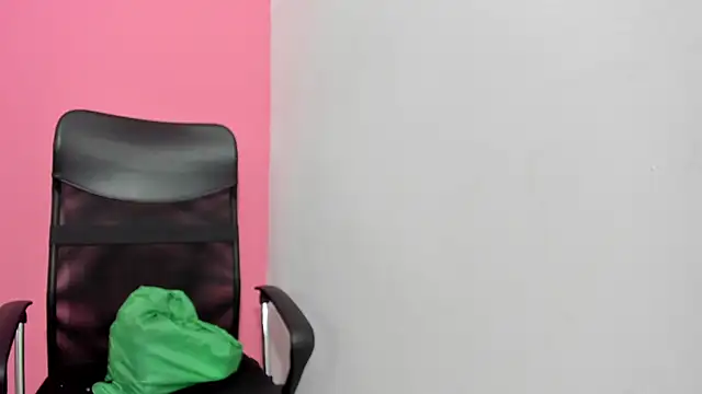 ariloe_quintero - Ariloe_quintero's free webcam - UK Sex Cams