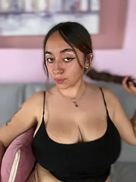 Webcam Model (Im_Luuu)  is live.Free join now!