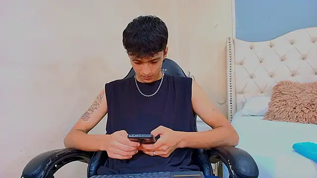 lean_portman (M young) - ready for the show Cum explosion! 😈😏