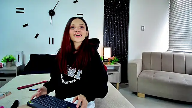 aurora_petitee (F young) - blowjob 😋😋