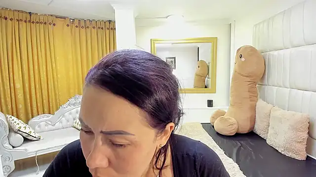 gaby_trent (F milf) - squirt