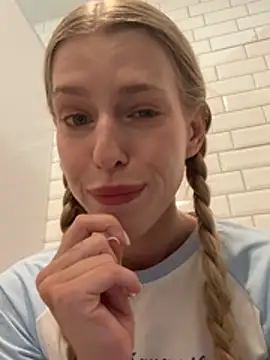 kira_mia live sex cam