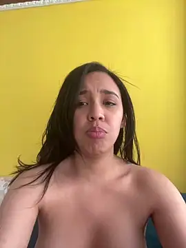 Webcam Model (Esmerald_1111)  is live.Free join now!