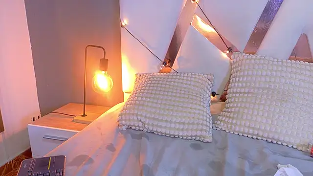 myapril__ - MyApril__'s free webcam - UK Sex Cams