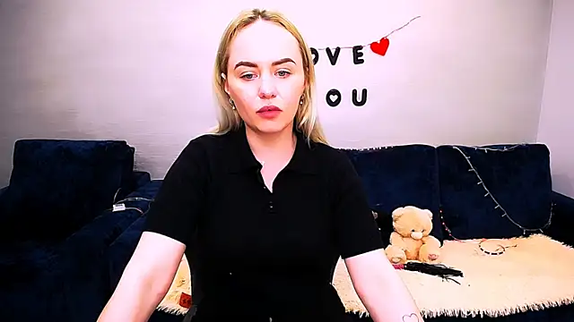 lilumoon__ - LiluMoon__'s free webcam - UK Sex Cams