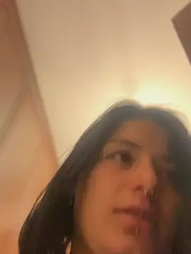 maryzoe05 (F teen) - due dita figa+culo