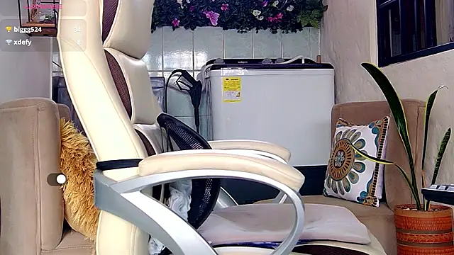 yanella_fire live sex cam