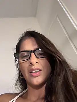 Webcam Model (chicachocolate01)  is live.Free join now!