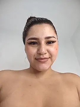 Webcam Model (Julia-Blair)  is live.Free join now!