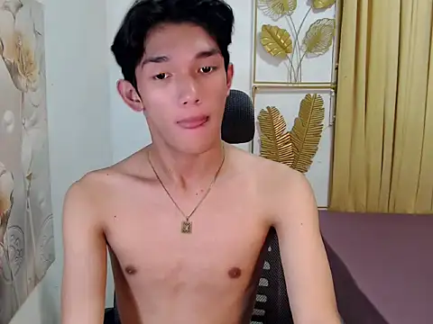 urasian_john18 live sex cam