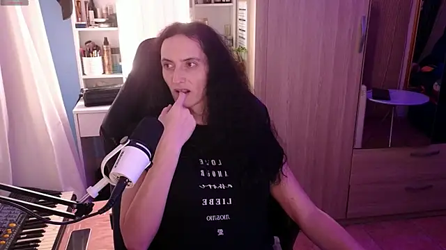 memisecrets - MemiSecrets's free webcam - UK Sex Cams