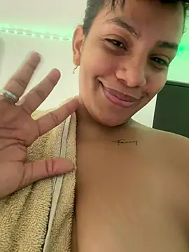 Webcam Model (ArielleMillerr-)  is live.Free join now!