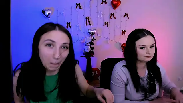 sweetie_chloe_ (G teen) - flex biceps