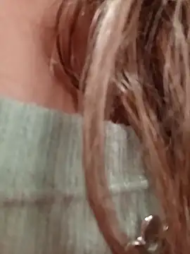 alejandra_n (Ask my age) - First squirt of the day in a public rest