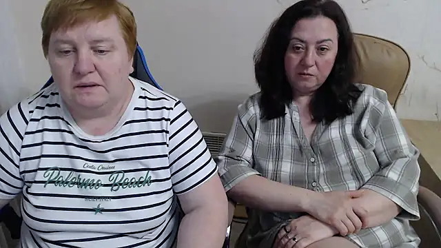 lindy-jeanie (G milf) - hot kiss and big ass