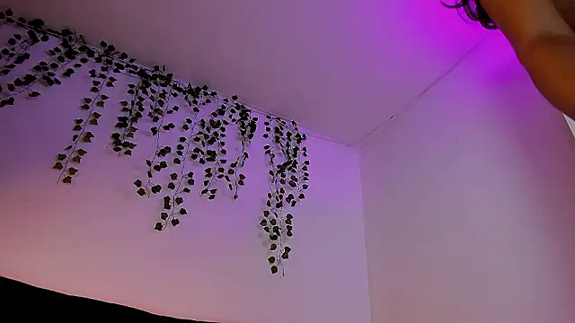 sara_doll77 - Sara_doll77's free webcam - UK Sex Cams