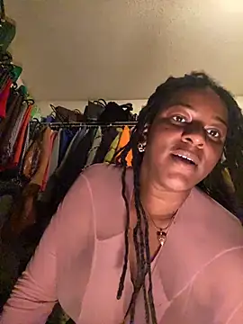 Webcam Model (CoCoGoddess_)  is live.Free join now!