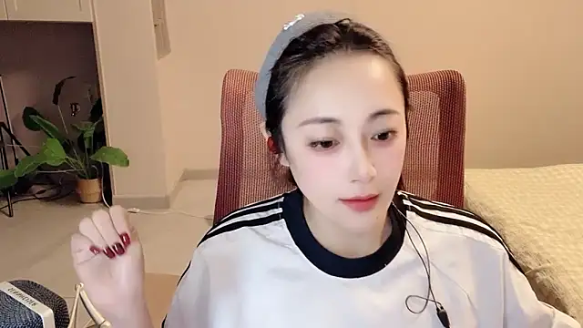 daisy-77 - Daisy-77's free webcam - UK Sex Cams