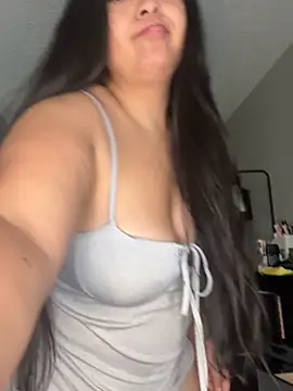 latina_curvy22 webcam