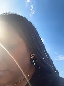 Webcam Model (CoCoGoddess_)  is live.Free join now!