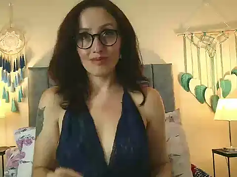 IberianMoonMK Live Webcam on Stripchat