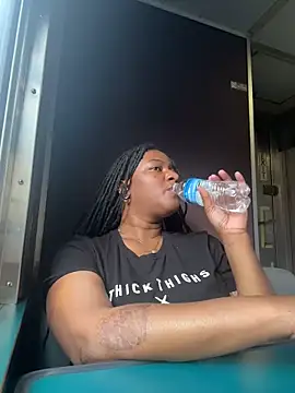 cocogoddess_ (F young) - Squirt in your face 😌💦