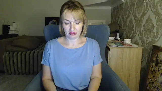 Mallinia live sex cam