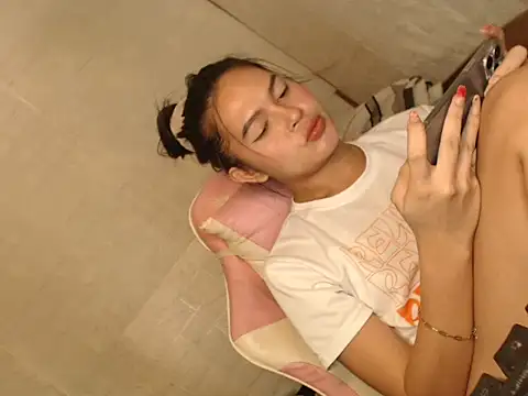 webcam voyeur Ashely Lewis