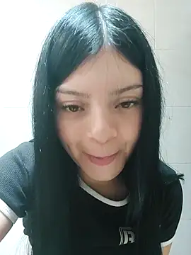 Webcam Model (LunaJacobs) is live